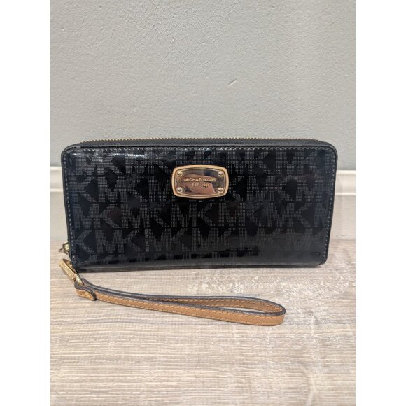 Michael Kors Wallet Classic Monogram Zip Around Black Patent Leather Wristlet - Picture 1 of 16